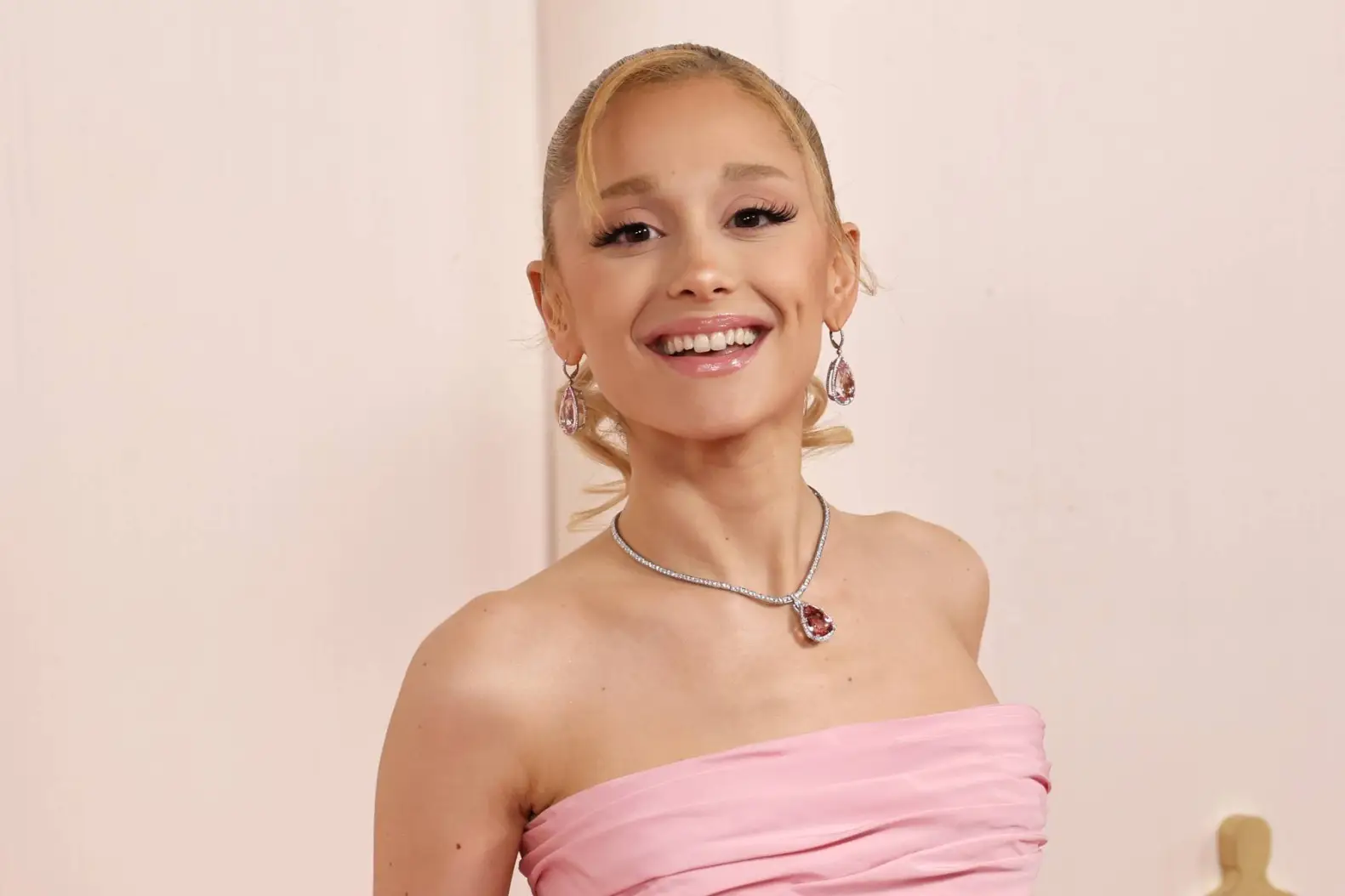 Ariana Grande: Age, Biography, Movies, Songs, Family & Career | Celebbuddy